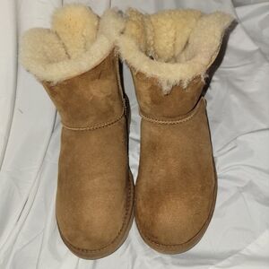 Womens 7 ugg boots with bailey bow